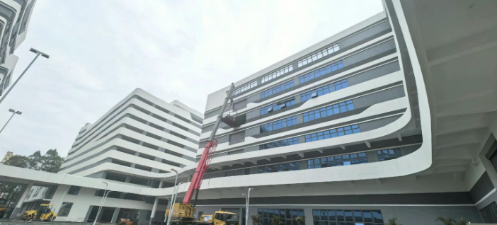 首批新生产设备顺利完成入场